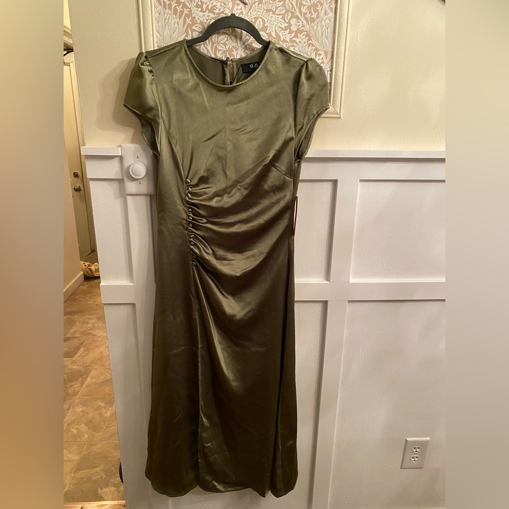 *BRAND NEW* Green satin dress
